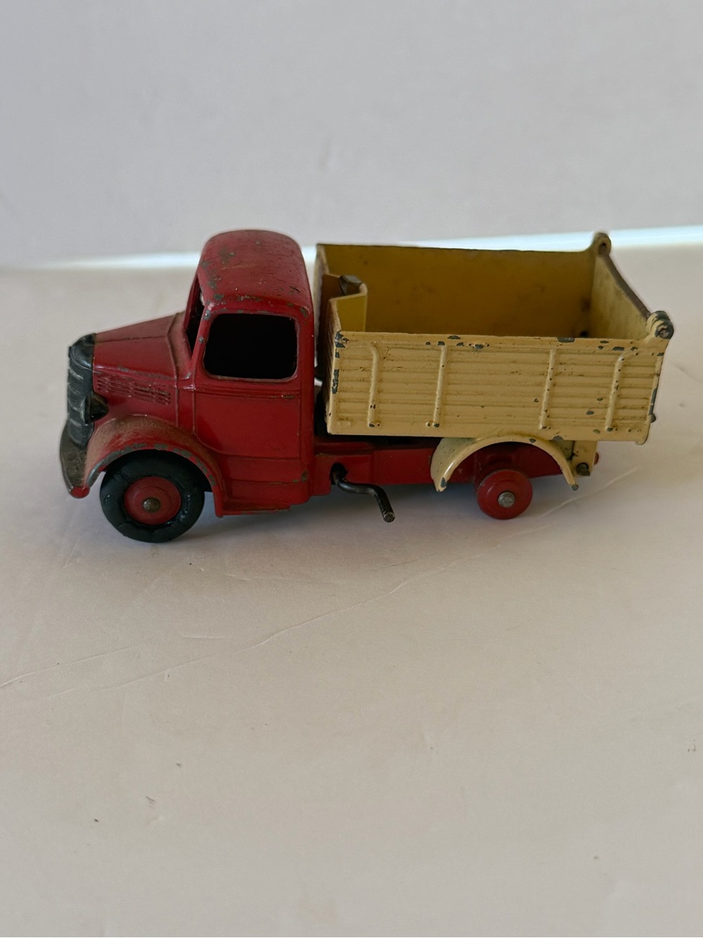 DINKY TOYS #410 BEDFORD END TIPPER DUMP TRUCK MECCANO ENGLAND. **READ****